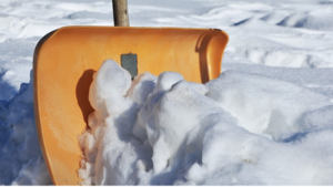 В Уфимской школе во время уроков школьников отправили чистить снег, родители недовольны