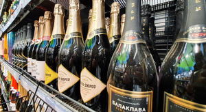 Онищенко заявил, что детское шампанское провоцирует алкоголизм