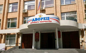 Чиновников в Астрахани наказали из-за Губернаторской елки, где подарки получили только дети участников СВО