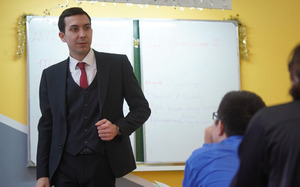 Россияне доверяют учительницам втрое больше, чем учителям