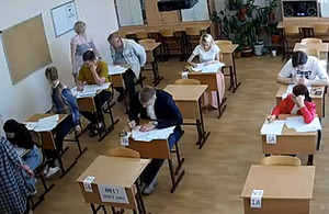 56-летнего репетитора из Петербурга оштрафовали за списывание на ЕГЭ по математике